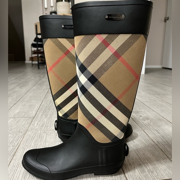 Burberry Womens boots - Picture 7 of 8